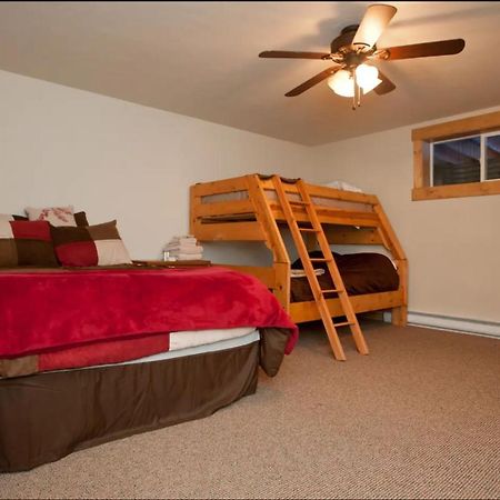 Private Room In Cozy Townhouse 브레켄리지 외부 사진